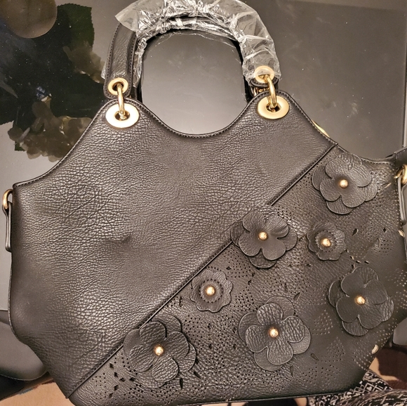 Black purse - New w/o tags - Picture 1 of 4
